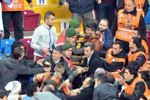 T&uuml;rkiye 2. Basketbol Ligi ma&ccedil;ında gerginlik