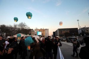 Taksim Parkı i&ccedil;in dilek feneri u&ccedil;urdular