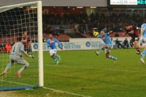 Bologna Napoli'yi son dakikalarda vurdu
