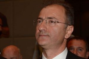 "Yeni antren&ouml;r i&ccedil;in g&ouml;r&uuml;şmelerimiz s&uuml;r&uuml;yor"