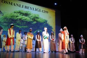 Gen&ccedil; tiyatrocular g&ouml;z kamaştırıyor