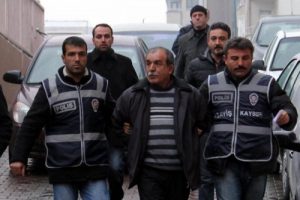 Tartıştığı eşini tabancayla &ouml;ld&uuml;rd&uuml;