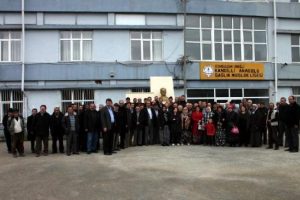 Kandilli Beldesi sakinleri okulları i&ccedil;in y&uuml;r&uuml;d&uuml;