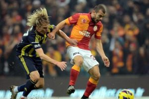 Galatasaray, Fenerbah&ccedil;e'yi tahtından indirdi