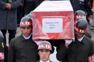 Arkadaşı tarafından &ouml;ld&uuml;r&uuml;len asker toprağa verildi