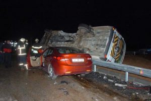 &Ouml;ğrenci servisi otomobile &ccedil;arptı:12 yaralı