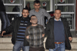 Sevgilisini başından vurup &ouml;l&uuml;me terk etti