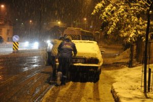 Kar yağışı hayatı olumsuz etkiliyor
