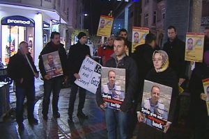 Gazeteciler Bashar Kadumi i&ccedil;in bir araya geldi