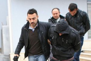 Cezaevi firarileri hırsızlık yaparken yakalandı