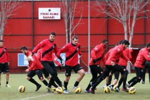Gen&ccedil;lerbirliği'nde Bursaspor mesaisi s&uuml;r&uuml;yor