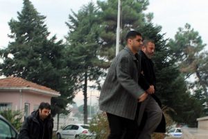 Yasak ilişki ş&uuml;phesi cinayet ile sonlandı