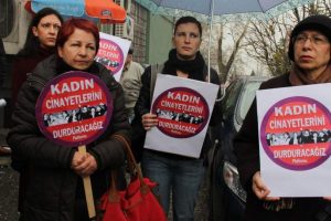 &Ouml;l&uuml;me terk edilen &uuml;niversite &ouml;ğrencisine karanfil