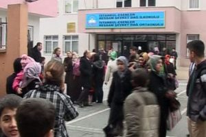 İlk&ouml;ğretim okulunda şok