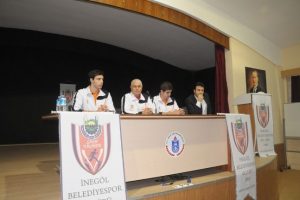 &Ouml;ğrencilere salon sporları anlatılıyor