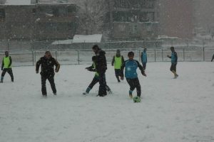 Lapa lapa kar yağışı altında antrenman yaptılar
