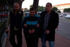 Askeri birlikten silah &ccedil;alanlar tutuklandı
