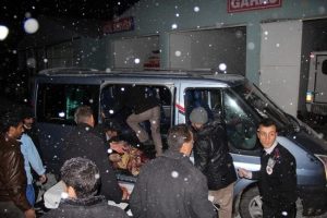 Başkale'de silahlı kavga: 3 &ouml;l&uuml;, 2 yaralı