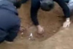 Suriye'de &ccedil;&uuml;r&uuml;meyen ceset herkesi şaşırttı
