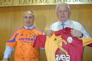 Hem Schalke başkanı, hem G.Saraylı