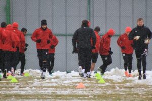 Boluspor kar altında &ccedil;alıştı
