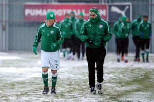 Bursaspor kar altında &ccedil;alıştı