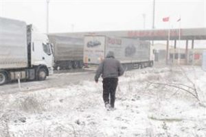 Sınır kapılarında kar esareti