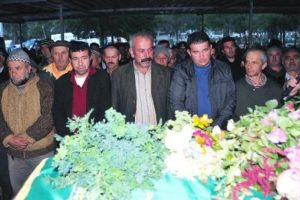 Derede boğulan anne ve bebeği toprağa verildi