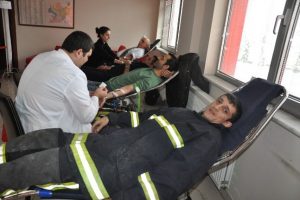 İtfaiyeciler kanları ile de hayat kurtarıyor