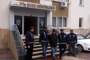Eşinin sevgilisini &ouml;ld&uuml;ren kapıcı tutuklandı