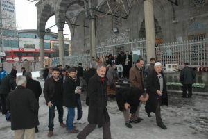 Kıyamet s&ouml;ylentisi camileri doldurdu