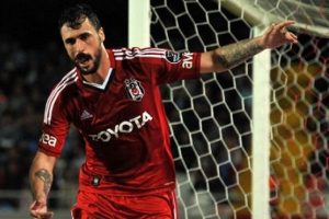 Almeida'dan Quaresma ve Porto a&ccedil;ıklaması