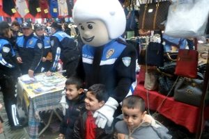 Polis Şahin herkesin ilgi odağı oldu