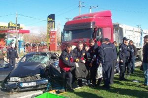 Uşak'ta trafik kazası: 2 &ouml;l&uuml;, 2 yaralı