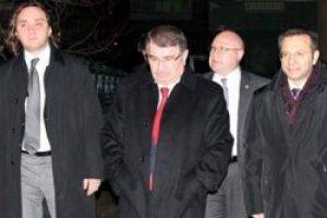 Bakan Şahin şehit savcı Uzun'un evinde