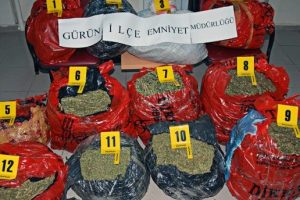 Tıbbi poşetlerden esrar &ccedil;ıktı