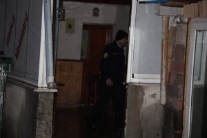 Polise direnen bar sahibi kapıları kilitledi