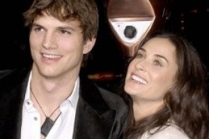Demi Moore ve Ashton Kutcher resmen boşanıyor