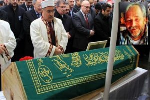 Kamil S&ouml;nmez son yolculuğuna uğurlandı