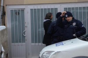 Babasının cansız bedenini garajda ipte asılı buldu
