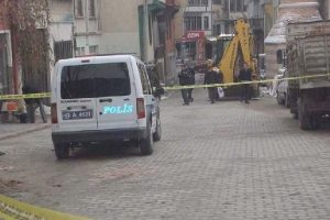 Cezaevinden izinli &ccedil;ıktı eski eşini bı&ccedil;akla yaraladı