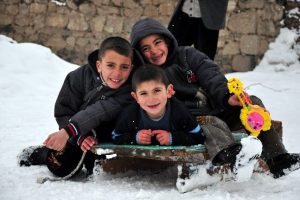 Kar b&uuml;y&uuml;kler i&ccedil;in &ccedil;ile, &ccedil;ocuklar i&ccedil;in eğlence oldu