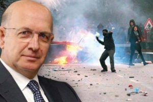 Rekt&ouml;r&uuml; ayağına &ccedil;ağıran grup tehditle d&ouml;rt şartı kabul ettirdi