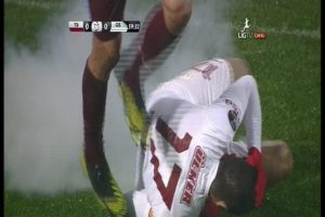 Sahaya ses bombası atıldı