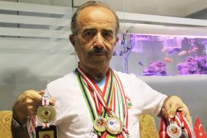68 yaşındaki Ali Turan madalyaya doymuyor