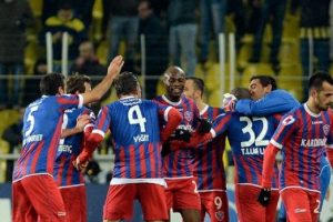 Karab&uuml;k yendi, primi Beşiktaş aldı