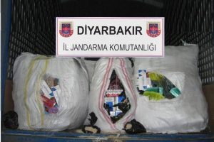 Kargo ile ka&ccedil;ak sigara nakli jandarmaya takıldı