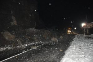 Hakkari-&Ccedil;ukurca yolunda faciadan d&ouml;n&uuml;ld&uuml;