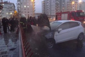 Park halindeki otomobil yandı