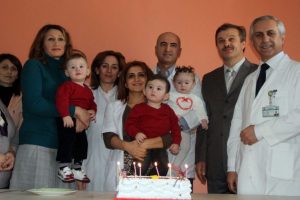 &Uuml;&ccedil;&uuml;zler 1. yaş g&uuml;n&uuml;n&uuml; kutladı